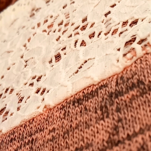 Exhilaration l heathered pink hi-lo hem lace ruffle on hem sweater. - Picture 8 of 8